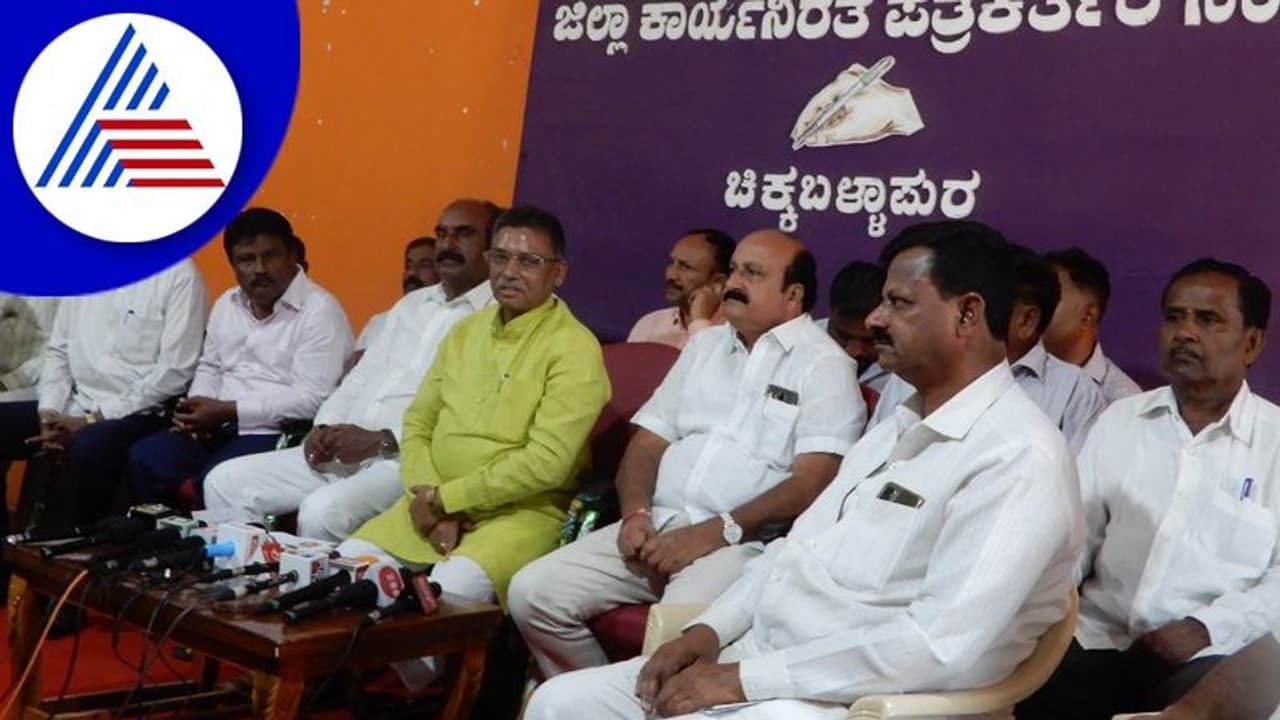 Chikkaballapur: ಎಲ್ಲಾ ರಂಗಗಳಲ್ಲಿ ಡಬಲ್ ಇಂಜಿನ್ ಸರ್ಕಾರ ನಿಷ್ಕ್ರಿಯ: ವಿ.ಎಸ್.ಉಗ್ರಪ್ಪ Chikkaballapur: ಎಲ್ಲಾ ರಂಗಗಳಲ್ಲಿ ಡಬಲ್ ಇಂಜಿನ್ ಸರ್ಕಾರ ನಿಷ್ಕ್ರಿಯ: ವಿ.ಎಸ್.ಉಗ್ರಪ್ಪ