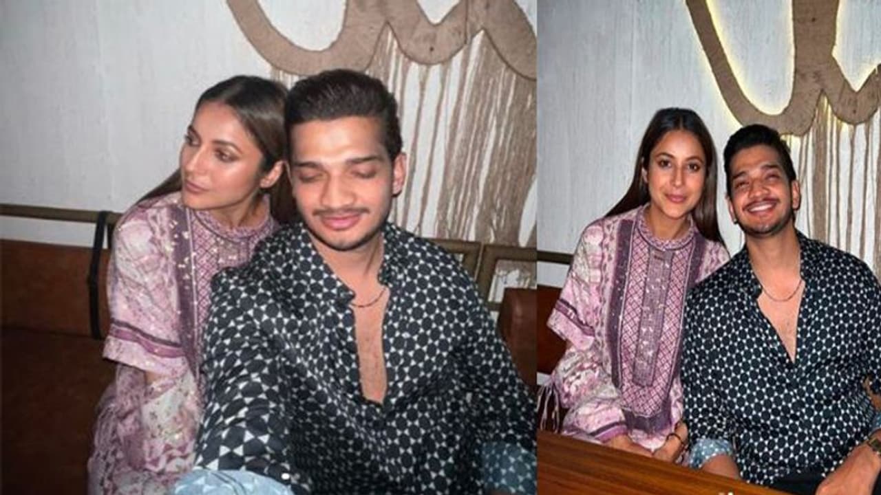 शहनाज गिल की आगोश में दिखे कंट्रोवर्शियल कॉमेडियन मुनव्वर फारूकी, दोनों ने की जमकर मस्ती शहनाज गिल की आगोश में दिखे कंट्रोवर्शियल कॉमेडियन मुनव्वर फारूकी, दोनों ने की जमकर मस्ती