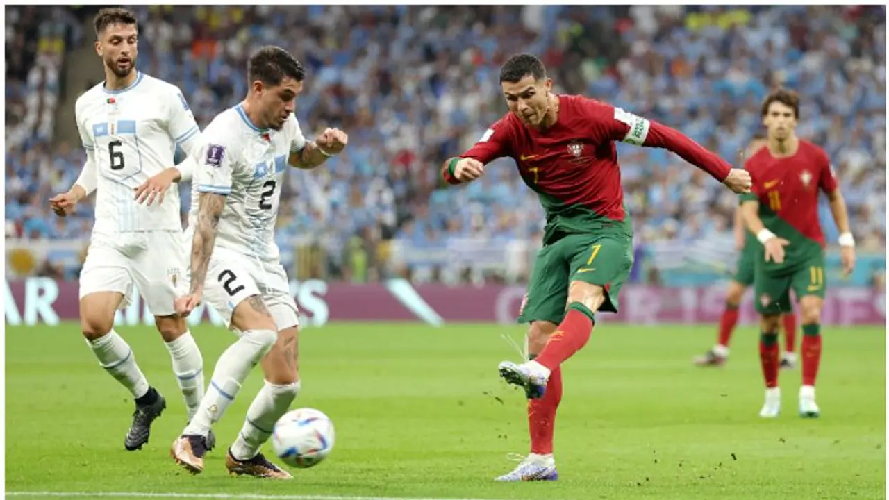 പോര് പോർച്ചുഗീസ് ആക്രമണവും ഉറുഗ്വെ പ്രതിരോധവും തമ്മിൽ; കരുത്തന്മാരുടെ പരുക്കൻ കളി, ആദ്യപകുതി ഗോൾരഹിതം പോര് പോർച്ചുഗീസ് ആക്രമണവും ഉറുഗ്വെ പ്രതിരോധവും തമ്മിൽ; കരുത്തന്മാരുടെ പരുക്കൻ കളി, ആദ്യപകുതി ഗോൾരഹിതം