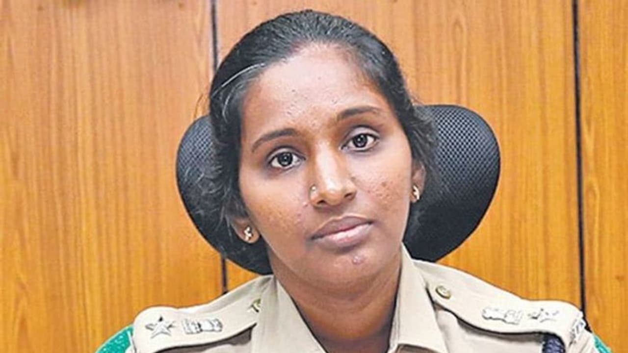 വിഴിഞ്ഞം സമരം: ഡിഐജി നിശാന്തിനിയെ സ്പെഷ്യൽ പൊലീസ് ഓഫീസറായി നിയമിച്ചു വിഴിഞ്ഞം സമരം: ഡിഐജി നിശാന്തിനിയെ സ്പെഷ്യൽ പൊലീസ് ഓഫീസറായി നിയമിച്ചു