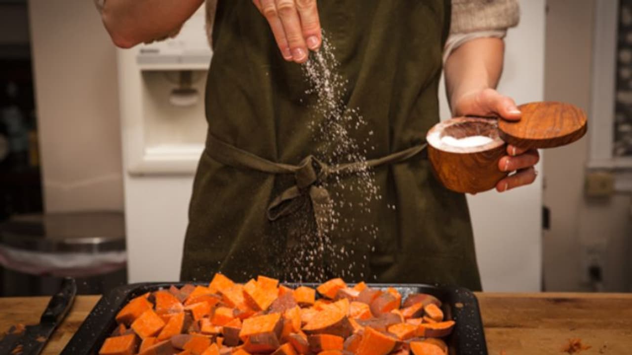 കറിയില്‍ ഉപ്പ് കൂടിയോ? പരീക്ഷിക്കാം ഈ അഞ്ച് പൊടിക്കൈകള്‍...