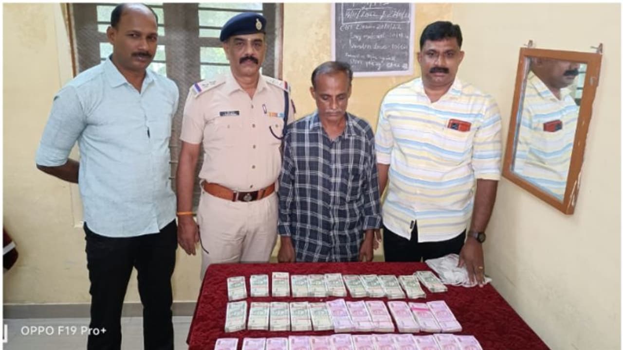  44 ലക്ഷം രൂപയുടെ കുഴൽപ്പണവുമായി തമിഴ്നാട് സ്വദേശി അറസ്റ്റില്‍ 