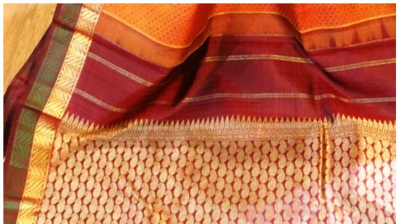 സാരി മോഷണം; അബദ്ധം പറ്റിയതാണെന്ന് കരഞ്ഞപേക്ഷിച്ച് സ്ത്രീ; ഒടുവിൽ കേസ് വേണ്ടെന്ന് കടയുടമ, പണം കൊടുത്ത് തടിയൂരി