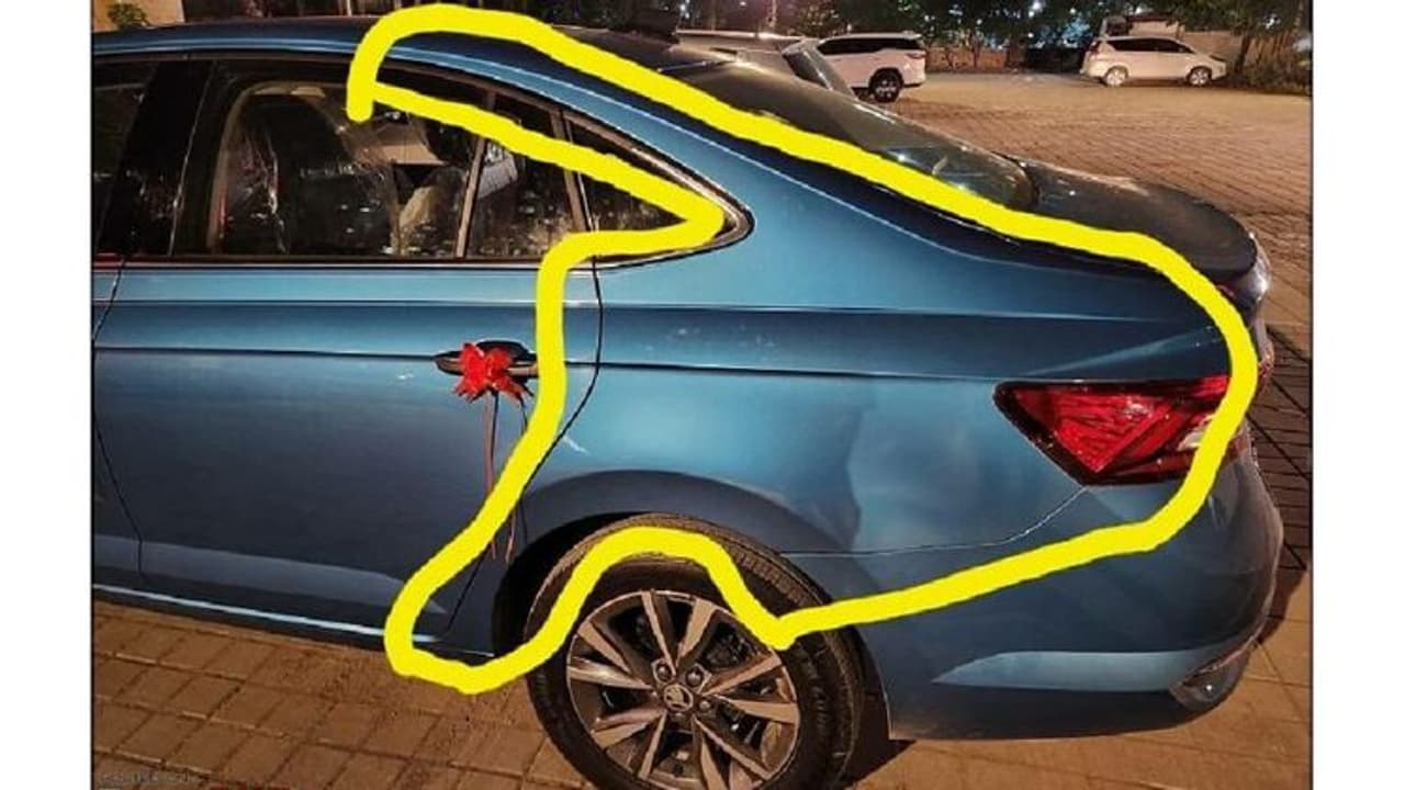 താടിയുള്ളപ്പനെ പേടിയുണ്ട്; റീപെയിന്റടിച്ച പുത്തൻ കാര് വിഐപിക്ക് വിറ്റു, വിരട്ടിയപ്പോള് സംഭവിച്ചത് ഇങ്ങനെ! താടിയുള്ളപ്പനെ പേടിയുണ്ട്; റീപെയിന്റടിച്ച പുത്തൻ കാര് വിഐപിക്ക് വിറ്റു, വിരട്ടിയപ്പോള് സംഭവിച്ചത് ഇങ്ങനെ!