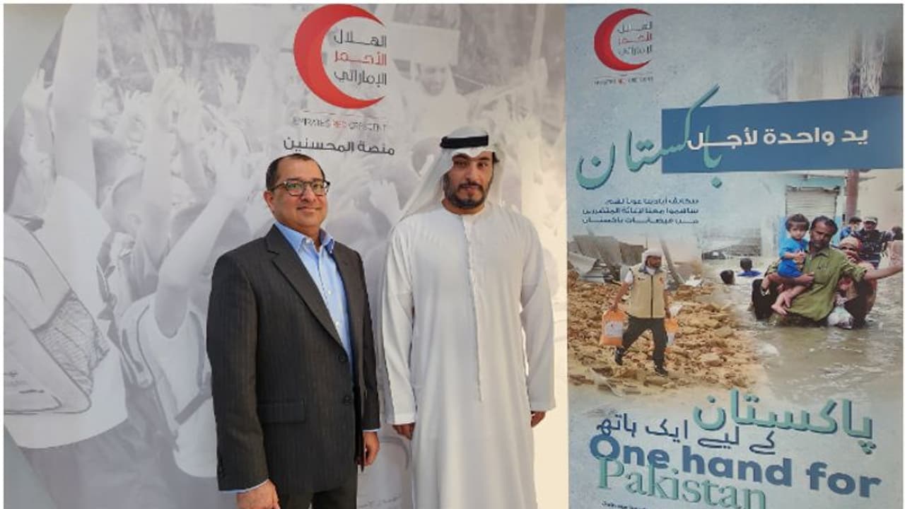 പാകിസ്ഥാനിലെ പ്രളയ ദുരിതബാധിതര്ക്ക് 500,000 കുപ്പിവെള്ളവും 25,000 ദിര്ഹവും സംഭാവന നല്കി മഹ്സൂസ് പാകിസ്ഥാനിലെ പ്രളയ ദുരിതബാധിതര്ക്ക് 500,000 കുപ്പിവെള്ളവും 25,000 ദിര്ഹവും സംഭാവന നല്കി മഹ്സൂസ്