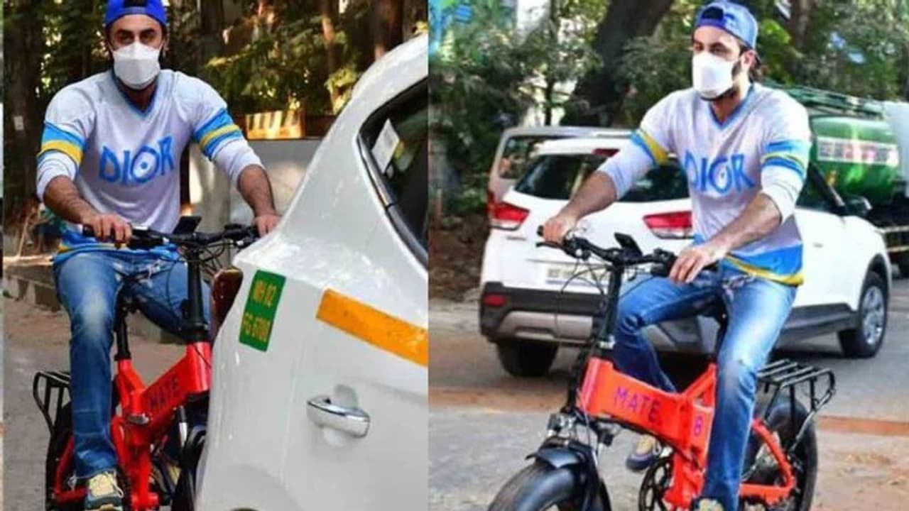 ముంబయ్ రోడ్లపై సైకిల్ సవారీ చేస్తోన్న రణ్ బీర్ కపూర్, సోషల్ మీడియాలో వైరల్ అవుతున్న వీడియో ముంబయ్ రోడ్లపై సైకిల్ సవారీ చేస్తోన్న రణ్ బీర్ కపూర్, సోషల్ మీడియాలో వైరల్ అవుతున్న వీడియో