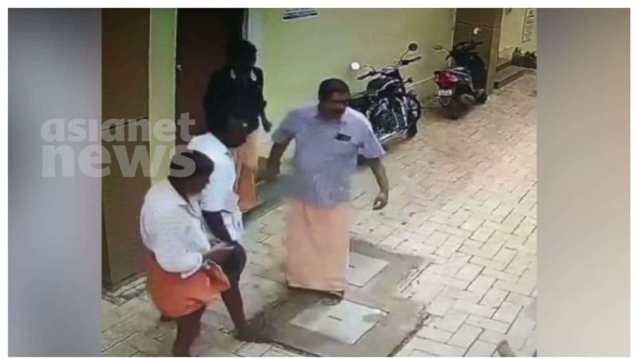 പത്തനതിട്ടയില് ബാറിലുണ്ടായ സംഘര്ഷം: പരിക്കേറ്റയാള് മരിച്ചു പത്തനതിട്ടയില് ബാറിലുണ്ടായ സംഘര്ഷം: പരിക്കേറ്റയാള് മരിച്ചു