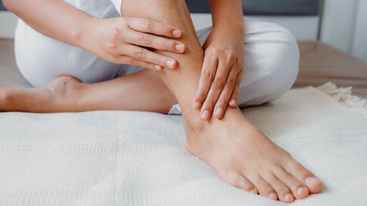 കാല്പാദങ്ങളില് തരിപ്പ് അനുഭവപ്പെടാറുണ്ടോ? കാരണമുണ്ട്... കാല്പാദങ്ങളില് തരിപ്പ് അനുഭവപ്പെടാറുണ്ടോ? കാരണമുണ്ട്...