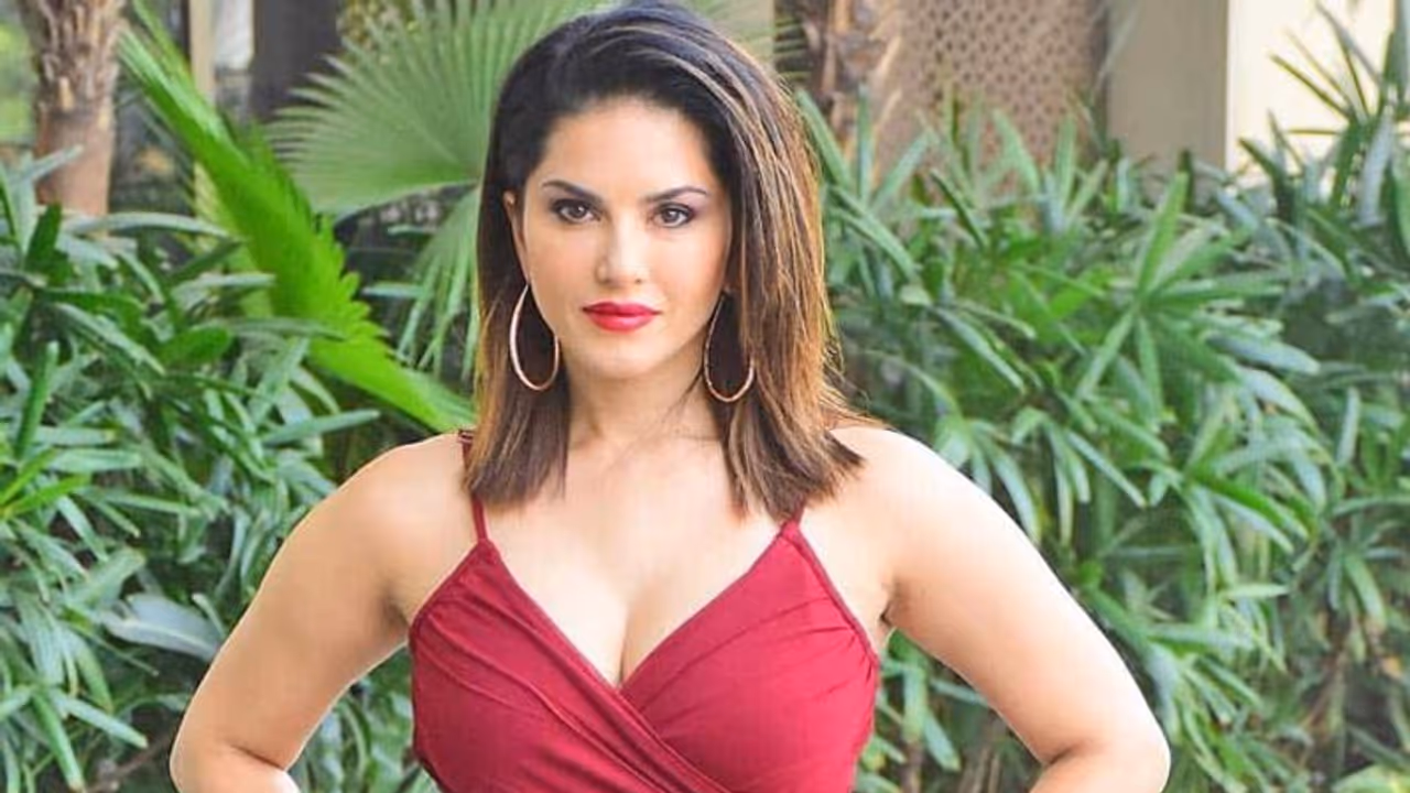 Sunny Leone : ಸನ್ನಿ ಲಿಯೋನ್ ತುಟಿಗೆ ಗಾಯ: ಬೆಡ್ರೂಮ್ನಿಂದ ವಿಡಿಯೋ ಮಾಡಿದ ನಟಿ Sunny Leone : ಸನ್ನಿ ಲಿಯೋನ್ ತುಟಿಗೆ ಗಾಯ: ಬೆಡ್ರೂಮ್ನಿಂದ ವಿಡಿಯೋ ಮಾಡಿದ ನಟಿ