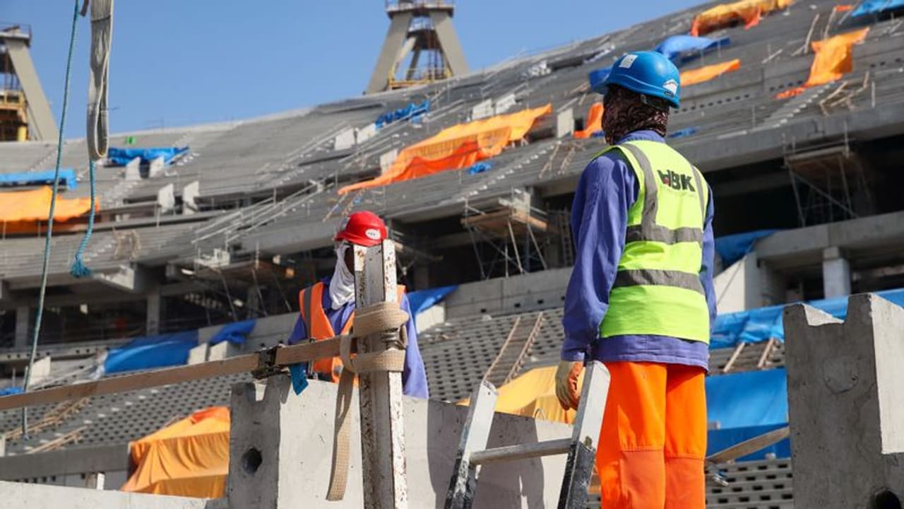 ഫുട്ബോള്‍ ലോകകപ്പ്: നിര്‍മാണപ്രവര്‍ത്തനങ്ങള്‍ക്കിടെ മരിച്ചത് 400 500 പേരെന്ന് സ്ഥിരീകരിച്ച് ഖത്തര്‍