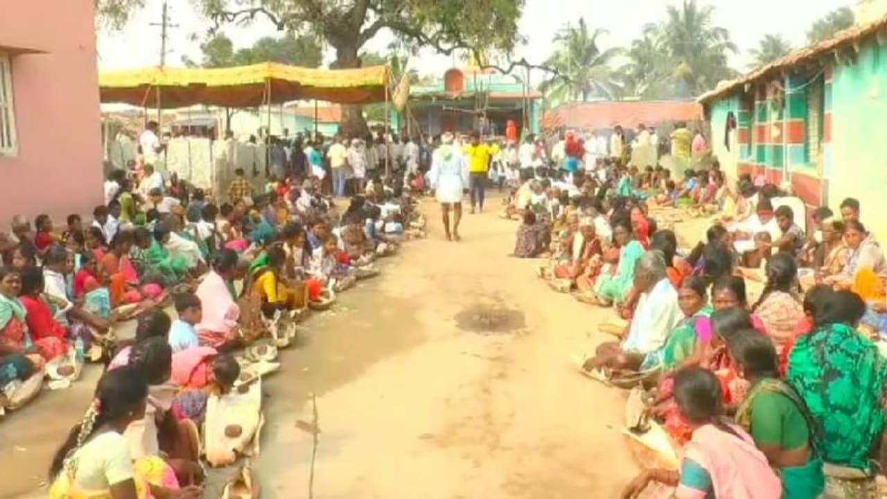 Chitradurga: ಮೀಸಲಾತಿ ಹಾಗೂ ಇಷ್ಟಾರ್ಥ ಸಿದ್ಧಿಗಾಗಿ ಸಾಮೂಹಿಕ ಬಾಡೂಟ ಆಯೋಜನೆ Chitradurga: ಮೀಸಲಾತಿ ಹಾಗೂ ಇಷ್ಟಾರ್ಥ ಸಿದ್ಧಿಗಾಗಿ ಸಾಮೂಹಿಕ ಬಾಡೂಟ ಆಯೋಜನೆ