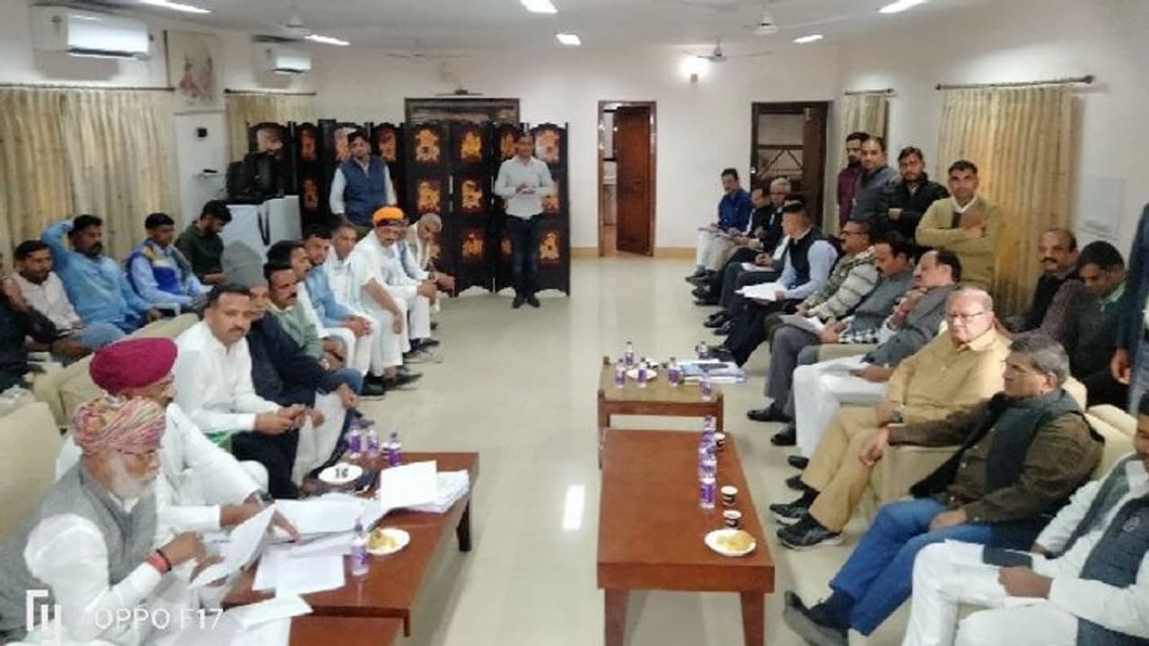 गुर्जर हैं कि मानते नही: 'मांगे मान ली तो आमेर से हाथी बुलाकर राहुल गांधी को बिठाएंगे, टेंशन में गहलोत सरकार गुर्जर हैं कि मानते नही: 'मांगे मान ली तो आमेर से हाथी बुलाकर राहुल गांधी को बिठाएंगे, टेंशन में गहलोत सरकार