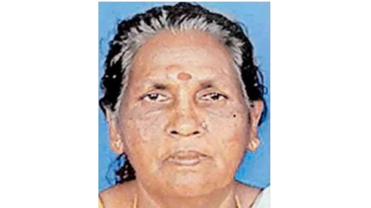 സ്വകാര്യ പണമിടപാട് സ്ഥാപനത്തിന്റെ ജപ്തി ഭീഷണി; ആത്മഹത്യക്ക് ശ്രമിച്ച വീട്ടമ്മ മരിച്ചു സ്വകാര്യ പണമിടപാട് സ്ഥാപനത്തിന്റെ ജപ്തി ഭീഷണി; ആത്മഹത്യക്ക് ശ്രമിച്ച വീട്ടമ്മ മരിച്ചു