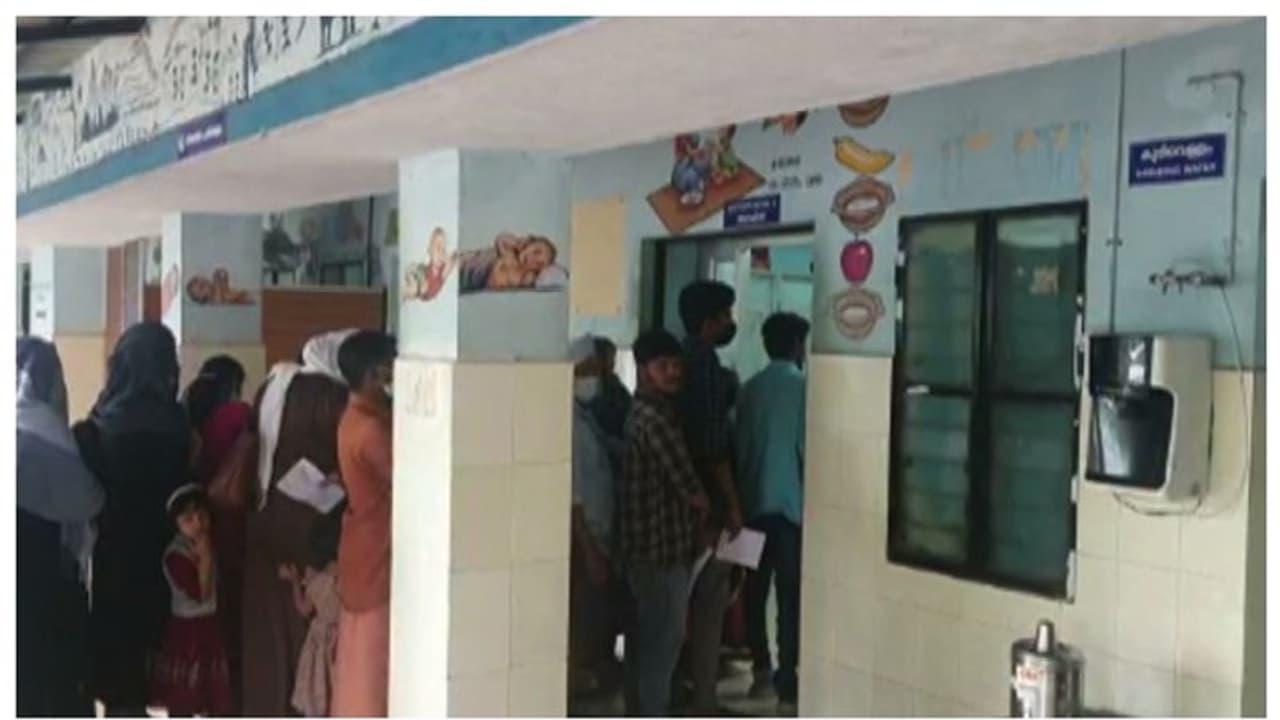 അഗളി സാമൂഹികാരോഗ്യ കേന്ദ്രത്തിൽ ഡോക്ടർമാർ കൂട്ട അവധിയിൽ, ചികിത്സക്കെത്തിയ പെൺകുട്ടി കുഴഞ്ഞുവീണു