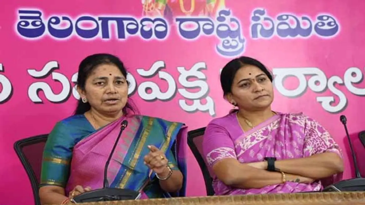 షర్మిల భాషను చూసి సిగ్గుపడుతున్నాం: టీఆర్ఎస్ ఎమ్మెల్యే గొంగిడి సునీత షర్మిల భాషను చూసి సిగ్గుపడుతున్నాం: టీఆర్ఎస్ ఎమ్మెల్యే గొంగిడి సునీత