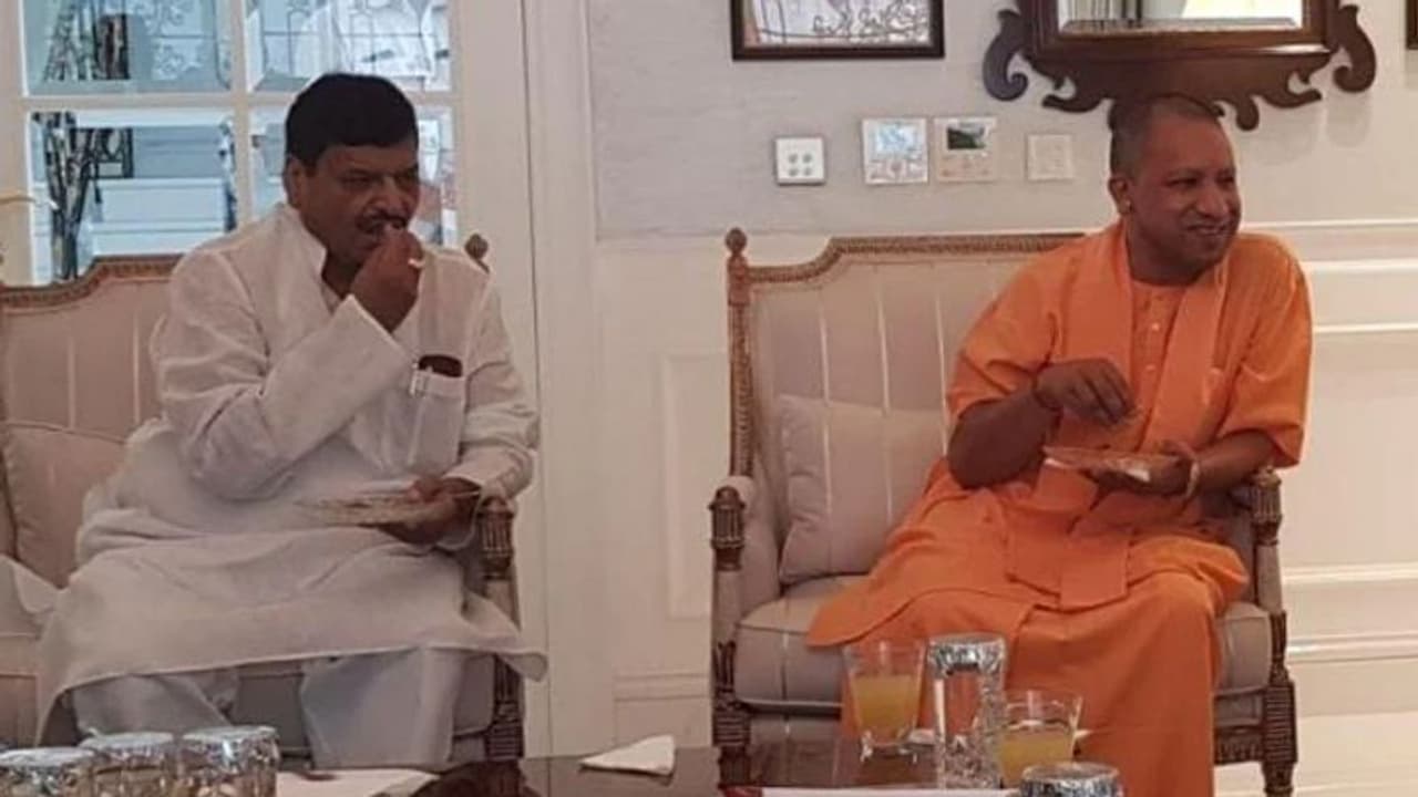 मैनपुरी उपचुनाव से पहले अखिलेश यादव से ज्यादा चाचा शिवपाल पर हमलावर सीएम योगी, जानिए क्या है कारण