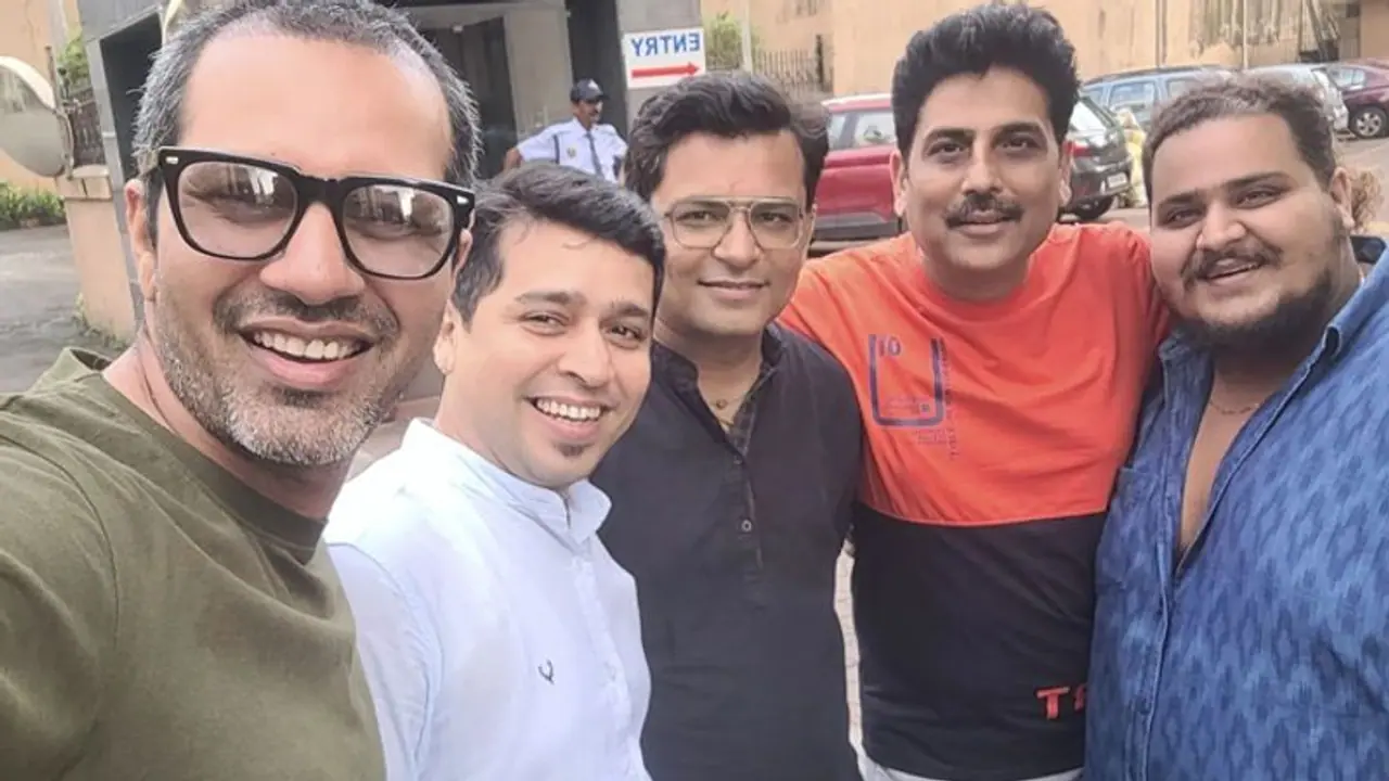 'Taarak Mehta...' के डायरेक्टर ने शैलेश लोढ़ा को लेकर शेयर की ऐसी पोस्ट कि लोग बोल उठे इसीलिए शो छोड़ दिया? 'Taarak Mehta...' के डायरेक्टर ने शैलेश लोढ़ा को लेकर शेयर की ऐसी पोस्ट कि लोग बोल उठे इसीलिए शो छोड़ दिया?