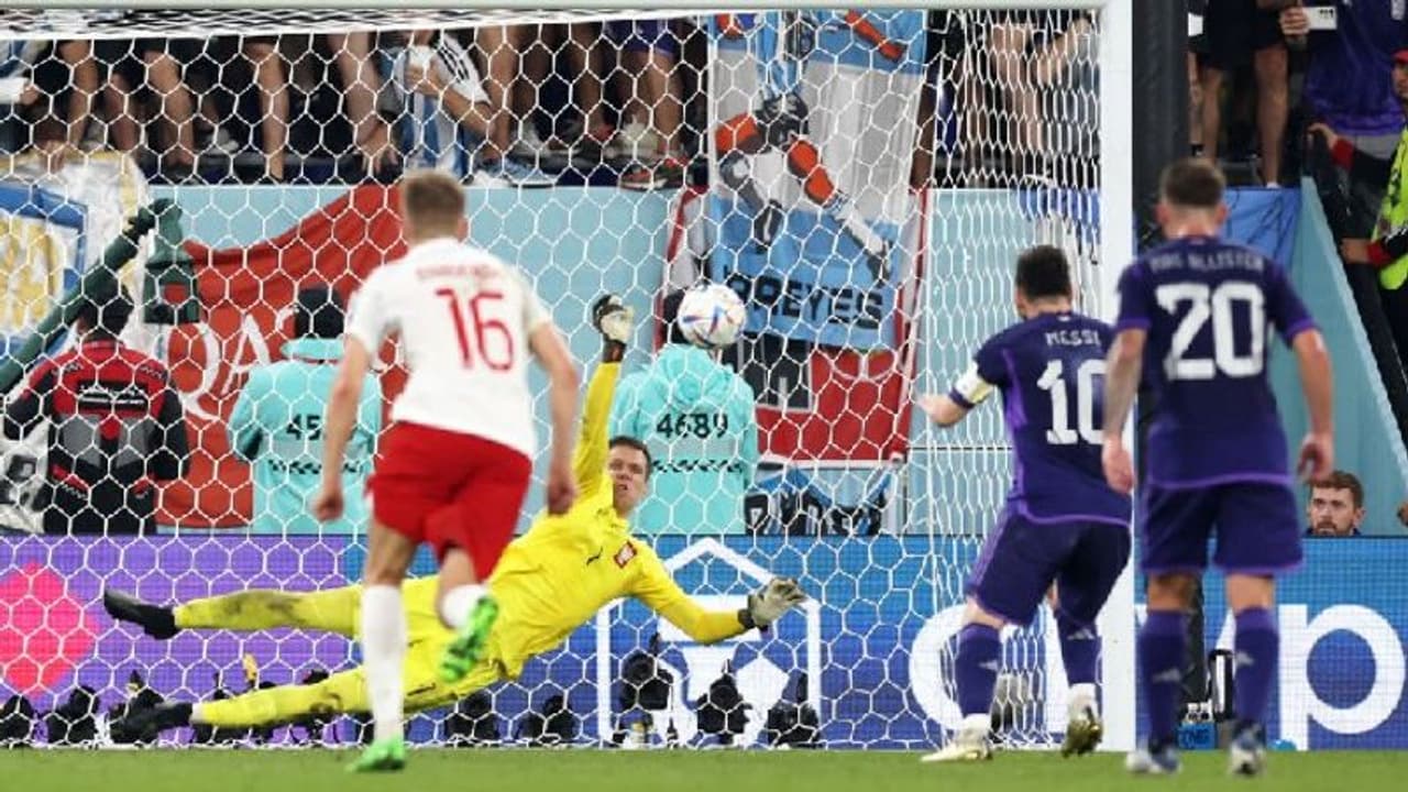 Szczesny is Ochoa of World Cup 2022! Poland goalie stuns Messi fans with penalty save against Argentina Szczesny is Ochoa of World Cup 2022! Poland goalie stuns Messi fans with penalty save against Argentina