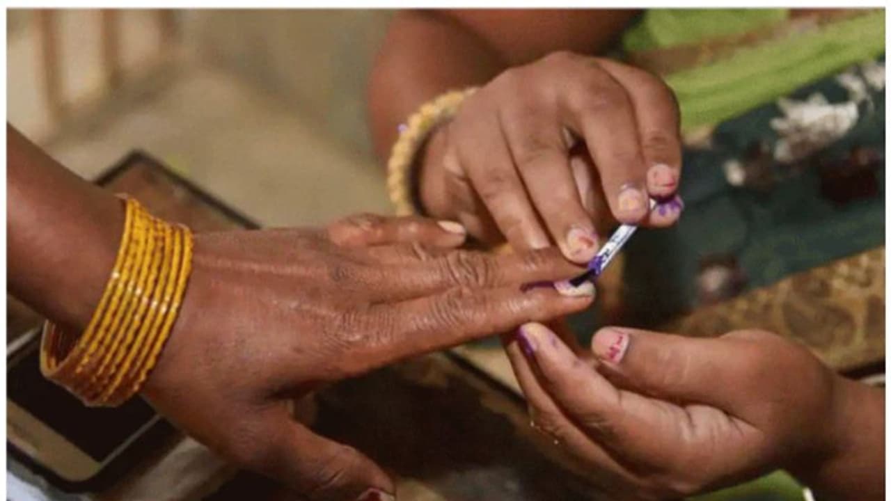 ​ഗുജറാത്ത് പോളിം​ഗ് ബൂത്തിലേക്ക്; 89 മണ്ഡലങ്ങളിൽ ഇന്ന് വോട്ടെടുപ്പ്