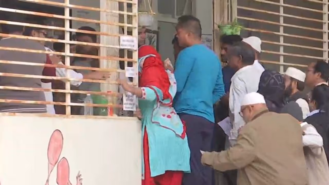 ഗുജറാത്തിലെ 89 മണ്ഡലങ്ങളിലേക്കുള്ള ആദ്യഘട്ട വോട്ടെടുപ്പ് ആരംഭിച്ചു ഗുജറാത്തിലെ 89 മണ്ഡലങ്ങളിലേക്കുള്ള ആദ്യഘട്ട വോട്ടെടുപ്പ് ആരംഭിച്ചു