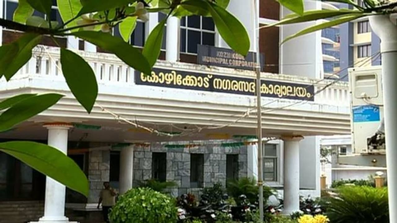 കോഴിക്കോട് കോർപറേഷനിൽ നടക്കുന്നത് വൻ സാമ്പത്തിക തിരിമറി; ജുഡീഷ്യൽ അന്വേഷണം വേണമെന്നും കോൺഗ്രസ് കോഴിക്കോട് കോർപറേഷനിൽ നടക്കുന്നത് വൻ സാമ്പത്തിക തിരിമറി; ജുഡീഷ്യൽ അന്വേഷണം വേണമെന്നും കോൺഗ്രസ്