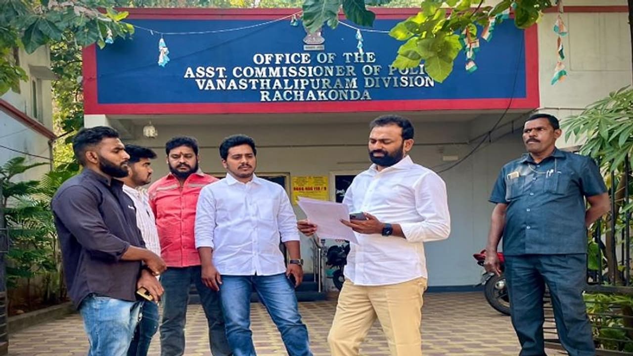 ‘విద్వేషాలు రెచ్చగొట్టేలా మాట్లాడుతున్నారు’.. వైఎస్ షర్మిలపై వనస్థలిపురం పీఎస్ లో ఫిర్యాదు.. 