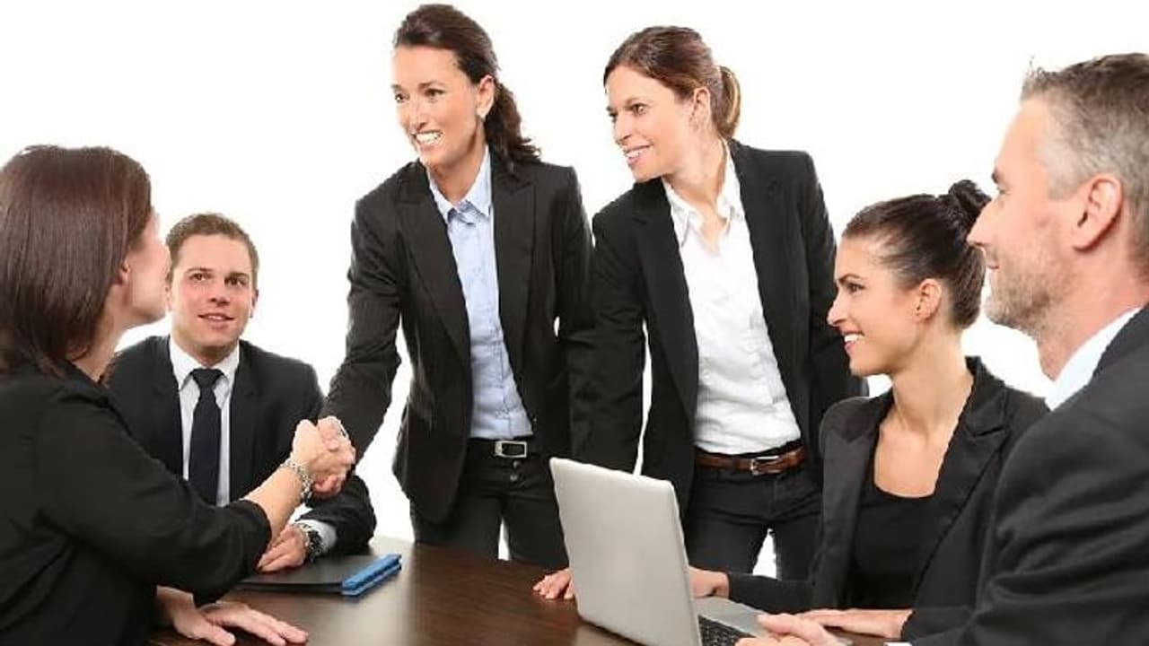 ആഴ്ചയിൽ നാല് ദിവസം മാത്രം ജോലി ചെയ്‍താൽ മതി, ജീവനക്കാരെ ഹാപ്പിയാക്കാൻ 100 കമ്പനികൾ