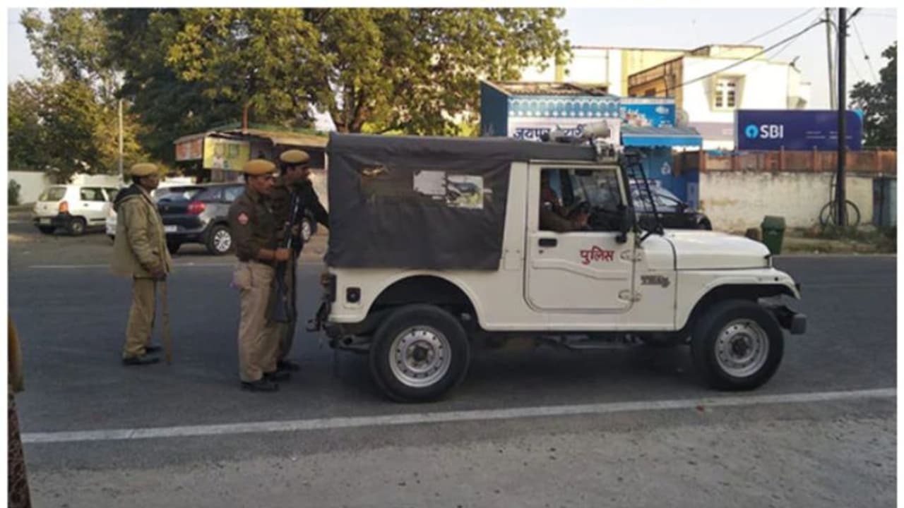 ഭാര്യയുടെ പേരിൽ 1.90 കോടിയുടെ ഇൻഷുറൻസെടുത്തു; വാഹനമിടിച്ച് കൊലപ്പെടുത്തി, അപകടമെന്ന് വരുത്താൻ ശ്രമം; അറസ്റ്റ് ഭാര്യയുടെ പേരിൽ 1.90 കോടിയുടെ ഇൻഷുറൻസെടുത്തു; വാഹനമിടിച്ച് കൊലപ്പെടുത്തി, അപകടമെന്ന് വരുത്താൻ ശ്രമം; അറസ്റ്റ്