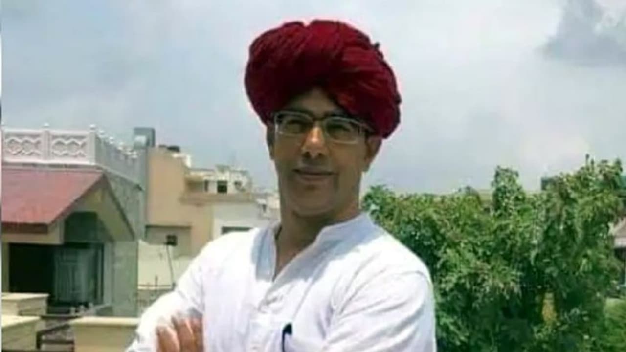 ना अफसर ना सांसद विधायक, फिर भी इस शख्स ने गहलोत सरकार को हिलाकर रखा...पूरी पार्टी मनाने में जुटी ना अफसर ना सांसद विधायक, फिर भी इस शख्स ने गहलोत सरकार को हिलाकर रखा...पूरी पार्टी मनाने में जुटी