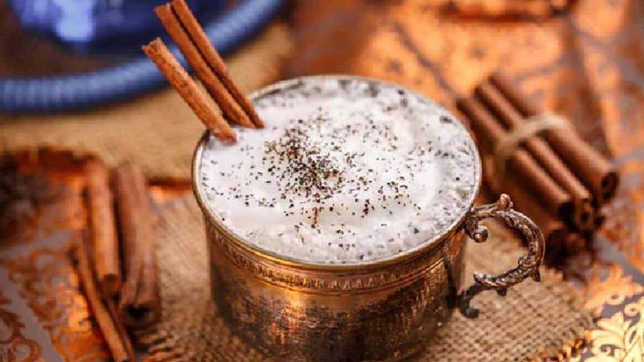 குளிர் காலத்திற்கு ஏற்ற சாக்லேட் மசாலா காபி செய்யலாம் வாங்க!