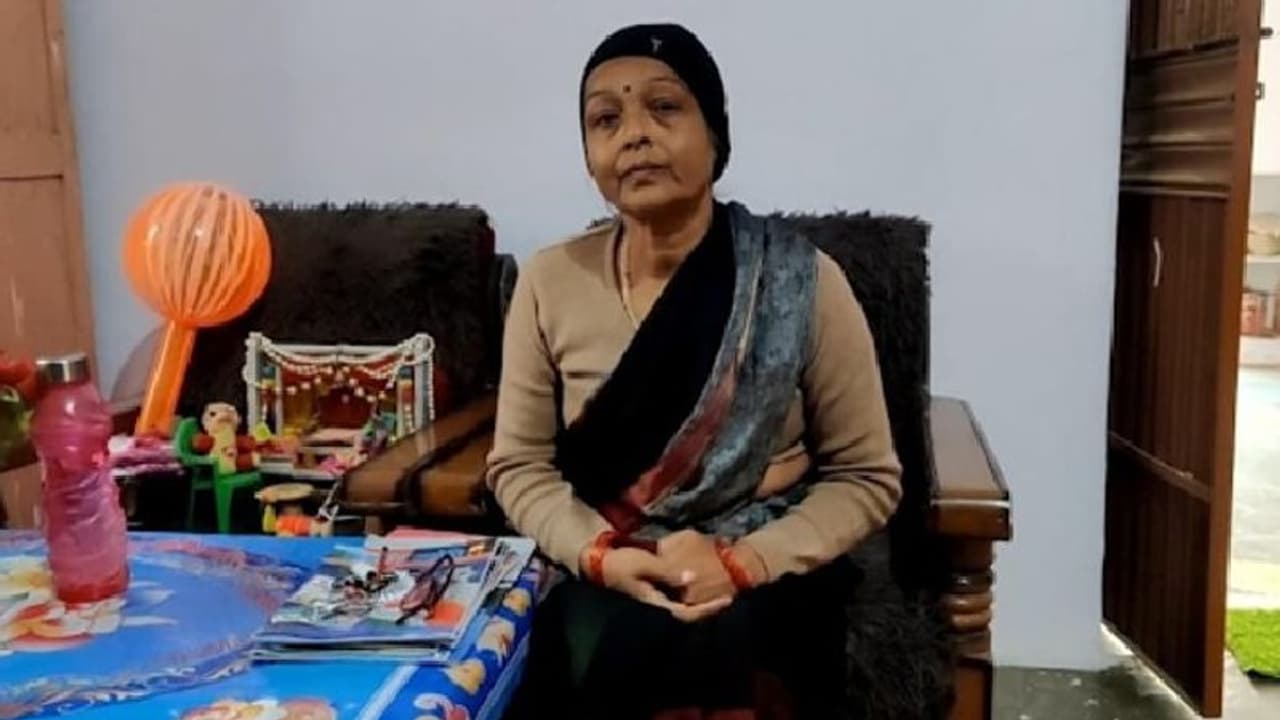 महिला टीचर ने जानें क्यूं हनुमान जी को सौंप दी 1 करोड़ की संपत्ति, बैंक बैलेंस, घर प्रॉपर्टी सब कुछ किया दान महिला टीचर ने जानें क्यूं हनुमान जी को सौंप दी 1 करोड़ की संपत्ति, बैंक बैलेंस, घर प्रॉपर्टी सब कुछ किया दान