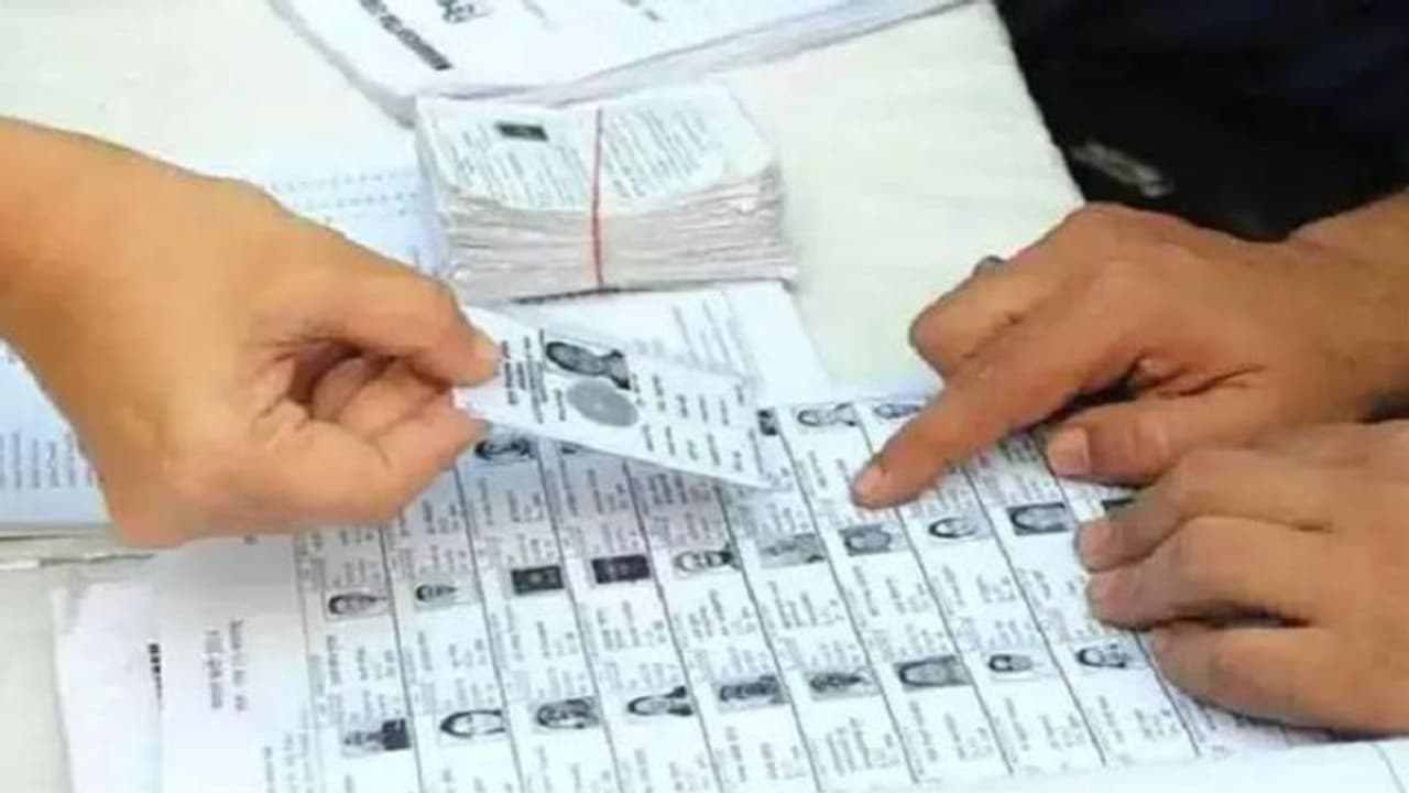 यूपी निकाय चुनाव: लखनऊ के 110 वार्डों की सूची जारी, कुल 36 सीटें महिलाओं के लिए है आरक्षित, देखिए पूरी सूची यूपी निकाय चुनाव: लखनऊ के 110 वार्डों की सूची जारी, कुल 36 सीटें महिलाओं के लिए है आरक्षित, देखिए पूरी सूची