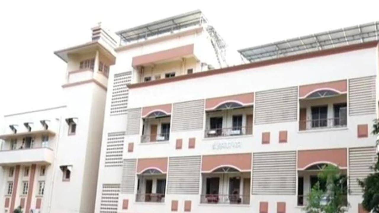 ఆర్ఎస్ఎస్ హెడ్క్వార్టర్కు బాంబు బెదిరింపులు.. నిందితుడి అరెస్టు.. ఆర్ఎస్ఎస్ హెడ్క్వార్టర్కు బాంబు బెదిరింపులు.. నిందితుడి అరెస్టు..