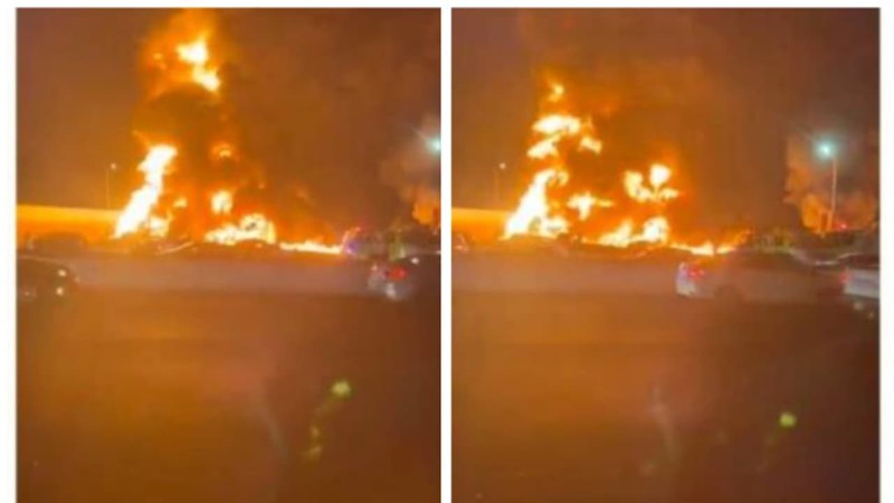 സൗദി അറേബ്യയില് നിയന്ത്രണം വിട്ടു മറിഞ്ഞ ടാങ്കറില് തീപിടിച്ചു; ആറ് വാഹനങ്ങള്ക്ക് നാശനഷ്ടം സൗദി അറേബ്യയില് നിയന്ത്രണം വിട്ടു മറിഞ്ഞ ടാങ്കറില് തീപിടിച്ചു; ആറ് വാഹനങ്ങള്ക്ക് നാശനഷ്ടം