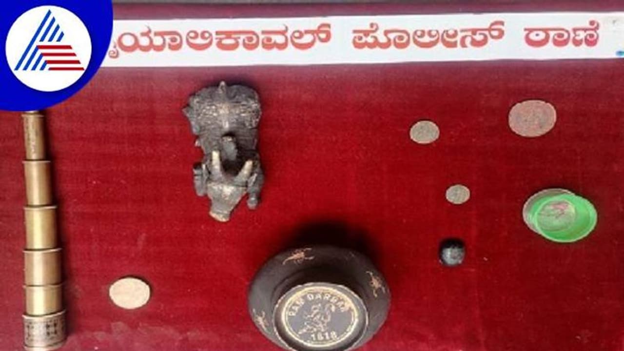 ಬೆಂಗಳೂರು: ಅದೃಷ್ಟ ಬರುತ್ತೆ ಅಂತ ಪ್ರಾಚೀನ ವಸ್ತು ಮಾರಲು ಯತ್ನ, ಇಬ್ಬರ ಬಂಧನ ಬೆಂಗಳೂರು: ಅದೃಷ್ಟ ಬರುತ್ತೆ ಅಂತ ಪ್ರಾಚೀನ ವಸ್ತು ಮಾರಲು ಯತ್ನ, ಇಬ್ಬರ ಬಂಧನ