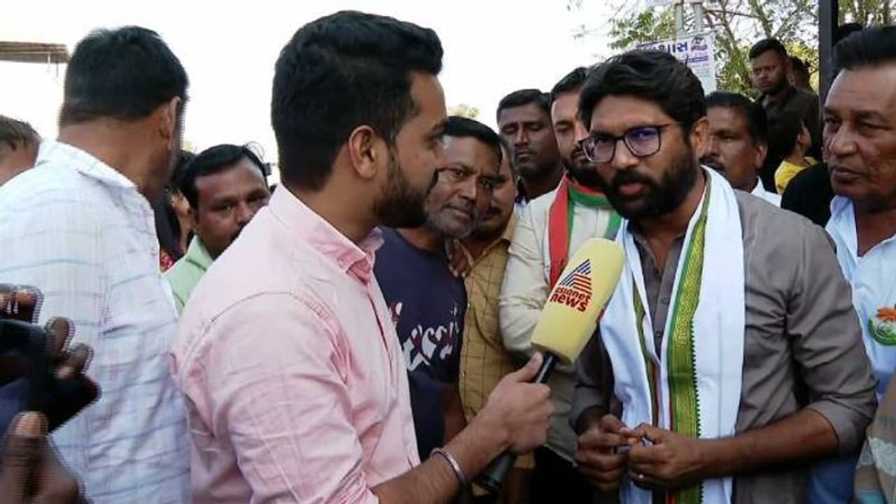 ഗുജറാത്തിൽ കോൺഗ്രസ് അധികാരത്തിലെത്തും, ഭരണവിരുദ്ധ വികാരം ശക്തമെന്ന് ജിഗ്നേഷ് മേവാനി ഗുജറാത്തിൽ കോൺഗ്രസ് അധികാരത്തിലെത്തും, ഭരണവിരുദ്ധ വികാരം ശക്തമെന്ന് ജിഗ്നേഷ് മേവാനി