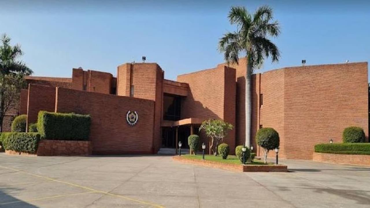 ഇന്ത്യയിലുള്ള കൊറിയക്കാരോട് രാത്രി പുറത്തിറങ്ങരുത് എന്ന് ദക്ഷിണ കൊറിയൻ എംബസി ഇന്ത്യയിലുള്ള കൊറിയക്കാരോട് രാത്രി പുറത്തിറങ്ങരുത് എന്ന് ദക്ഷിണ കൊറിയൻ എംബസി