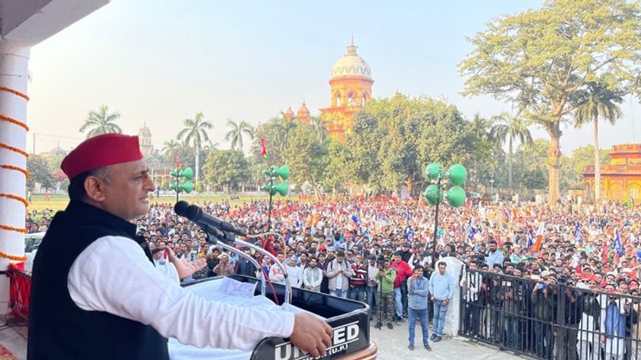 'मेरे पास भी आई थी मौजूदा CM की फाइल' जनसभा में अखिलेश ने सीएम योगी पर बोला हमला, डिप्टी सीएम को दिया ऑफर 'मेरे पास भी आई थी मौजूदा CM की फाइल' जनसभा में अखिलेश ने सीएम योगी पर बोला हमला, डिप्टी सीएम को दिया ऑफर