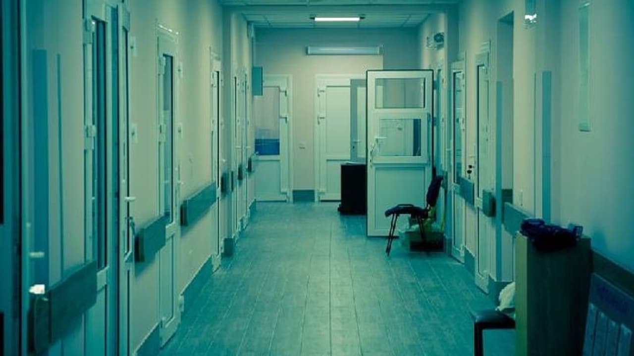 ശബ്ദം ഇഷ്ടമല്ല, മുറിയിലെ രോഗിയുടെ വെന്റിലേറ്റർ ഓഫ് ചെയ്ത് 72 കാരി, അറസ്റ്റിൽ ശബ്ദം ഇഷ്ടമല്ല, മുറിയിലെ രോഗിയുടെ വെന്റിലേറ്റർ ഓഫ് ചെയ്ത് 72 കാരി, അറസ്റ്റിൽ