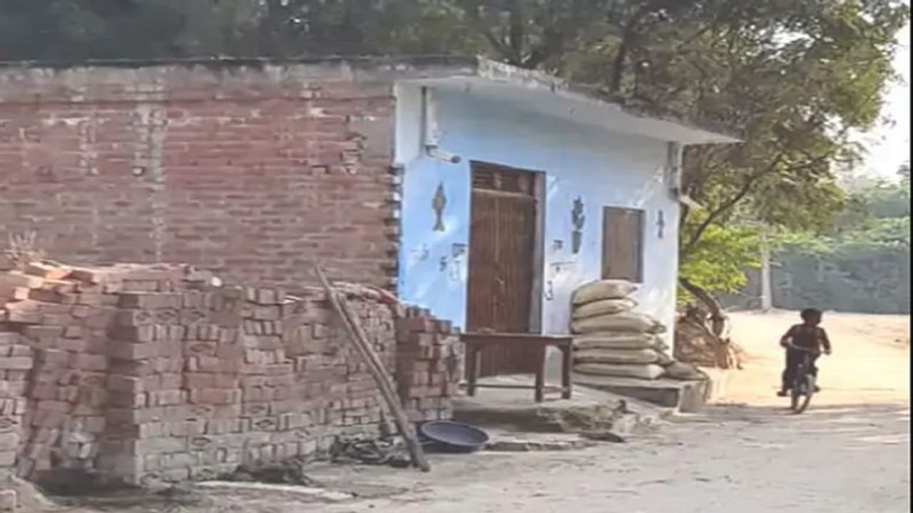 इस गांव के 20 फीसदी लोग बन गए ईसाई, भूत और बीमारी भगाने के नाम पर कराया गया धर्मांतरण इस गांव के 20 फीसदी लोग बन गए ईसाई, भूत और बीमारी भगाने के नाम पर कराया गया धर्मांतरण