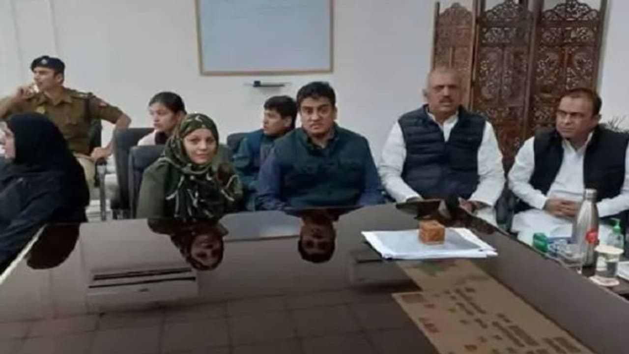 कानपुर: आगजनी मामले की छानबीन में MLA इरफान से अफसरों ने पूछे कई सवाल, बोला करियर खत्म होने की वजह से था भागा