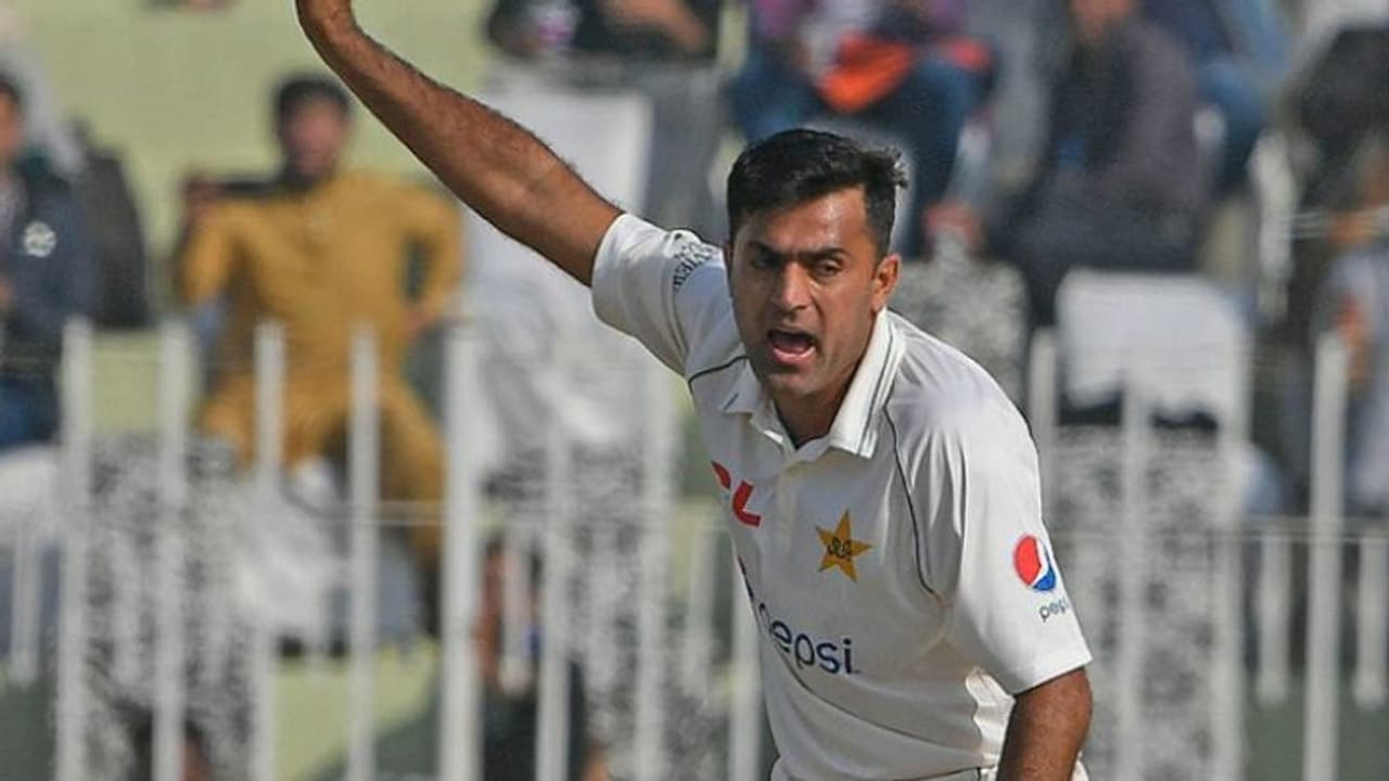 ఇంగ్లాండ్ బ్యాటర్ల వల్ల కానిది పాక్ బౌలర్ చేసి చూపించాడు.. డబుల్ సెంచరీ కొట్టి చెత్త రికార్డు సృష్టించిన జహీద్ ఇంగ్లాండ్ బ్యాటర్ల వల్ల కానిది పాక్ బౌలర్ చేసి చూపించాడు.. డబుల్ సెంచరీ కొట్టి చెత్త రికార్డు సృష్టించిన జహీద్