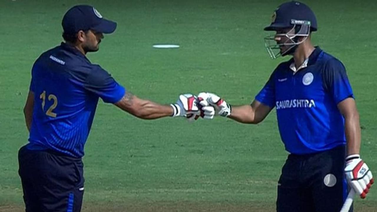 റുതുരാജിന് ഷെല്ഡണ് ജാക്സണിലൂടെ മറുപടി; മഹാരാഷ്ട്ര വീണു, വിജയ് ഹസാരെ ട്രോഫി സൗരാഷ്ട്രയ്ക്ക് റുതുരാജിന് ഷെല്ഡണ് ജാക്സണിലൂടെ മറുപടി; മഹാരാഷ്ട്ര വീണു, വിജയ് ഹസാരെ ട്രോഫി സൗരാഷ്ട്രയ്ക്ക്