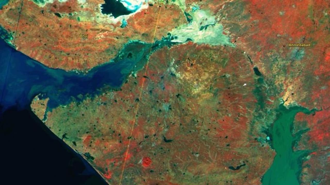 अंतरिक्ष से कुछ ऐसा दिखता है गुजरात, सैटेलाइट से ली गई तस्वीर PM ने किया शेयर अंतरिक्ष से कुछ ऐसा दिखता है गुजरात, सैटेलाइट से ली गई तस्वीर PM ने किया शेयर