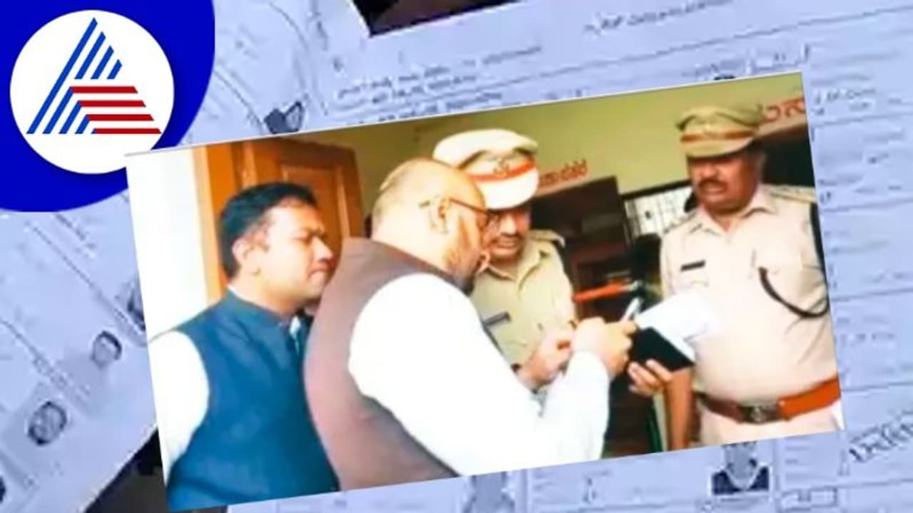 ಹುಬ್ಬಳ್ಳಿಯಲ್ಲಿ VoterGate Scam : ಡಿಸಿ ತನಿಖೆ ಚುರುಕು ಹುಬ್ಬಳ್ಳಿಯಲ್ಲಿ VoterGate Scam : ಡಿಸಿ ತನಿಖೆ ಚುರುಕು