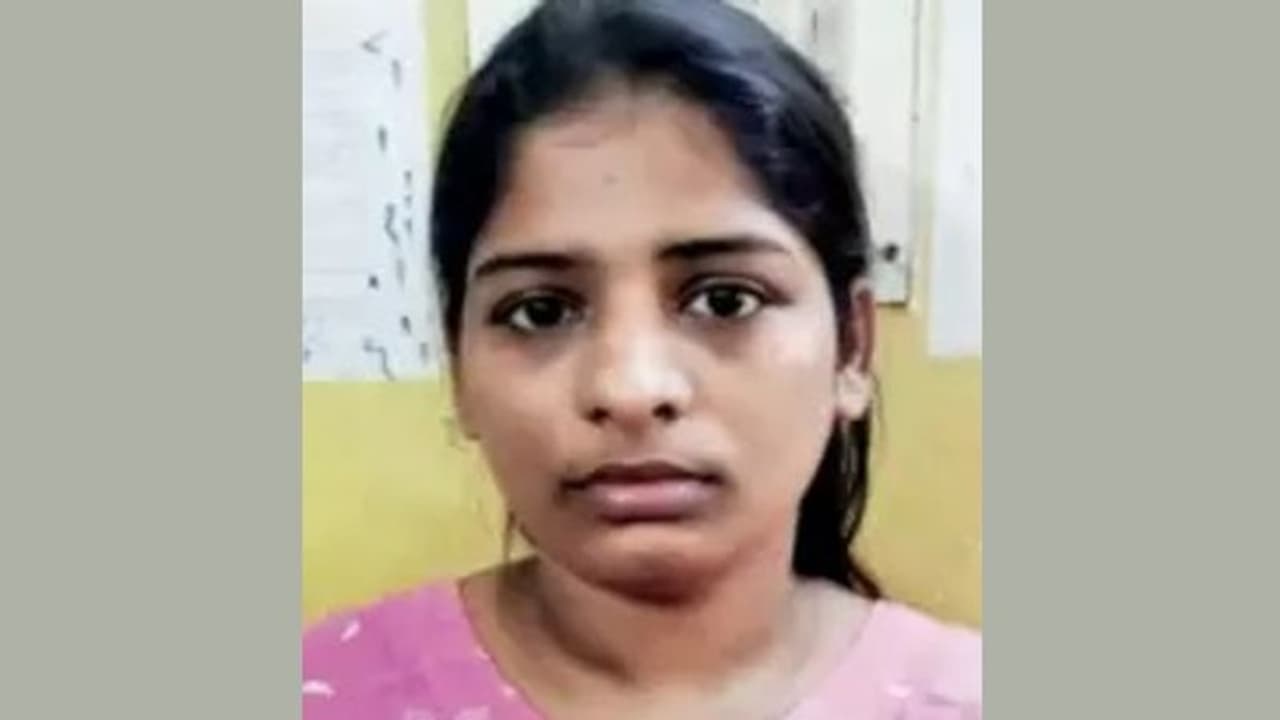 दुल्हन ने 12 साल में की 5 शादी, पति से गिफ्ट मिलना बंद होते ही वो अपने असली रूप में आ जाती थी... दुल्हन ने 12 साल में की 5 शादी, पति से गिफ्ट मिलना बंद होते ही वो अपने असली रूप में आ जाती थी...