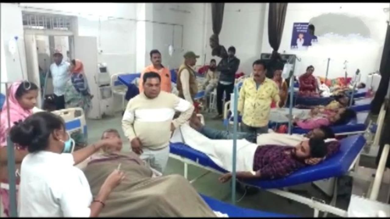 धार में शादी की दावत में शामिल हुए दोनो पक्षों के लोग, खाने के बाद अचानक पड़े बीमार, समारोह में मचा हड़कंप धार में शादी की दावत में शामिल हुए दोनो पक्षों के लोग, खाने के बाद अचानक पड़े बीमार, समारोह में मचा हड़कंप