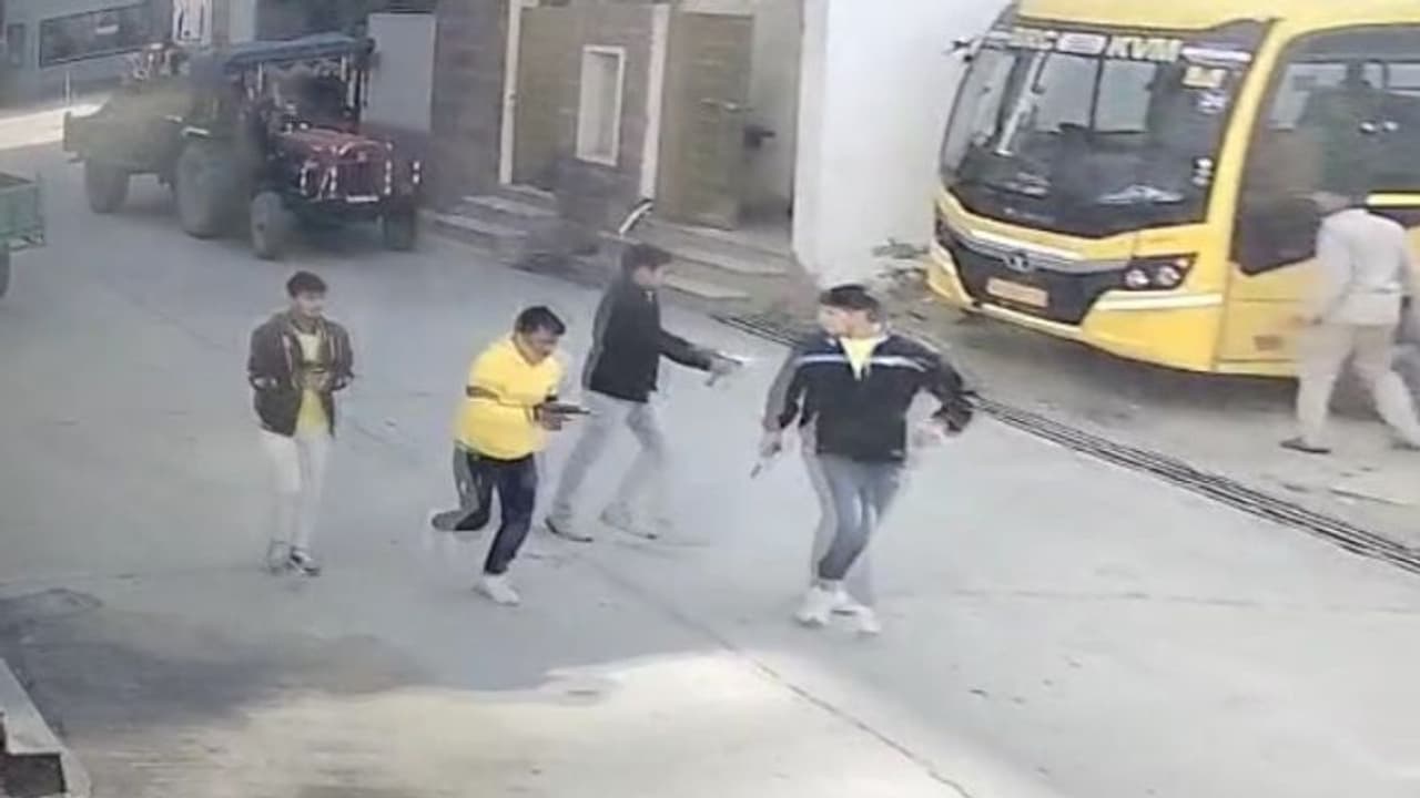  गैंगस्टर राजू ठेहट की हत्या का Live Video आया सामने, फिल्मी स्टाइल में मारी 24 गोलियां, पूरा शरीर किया छलनी