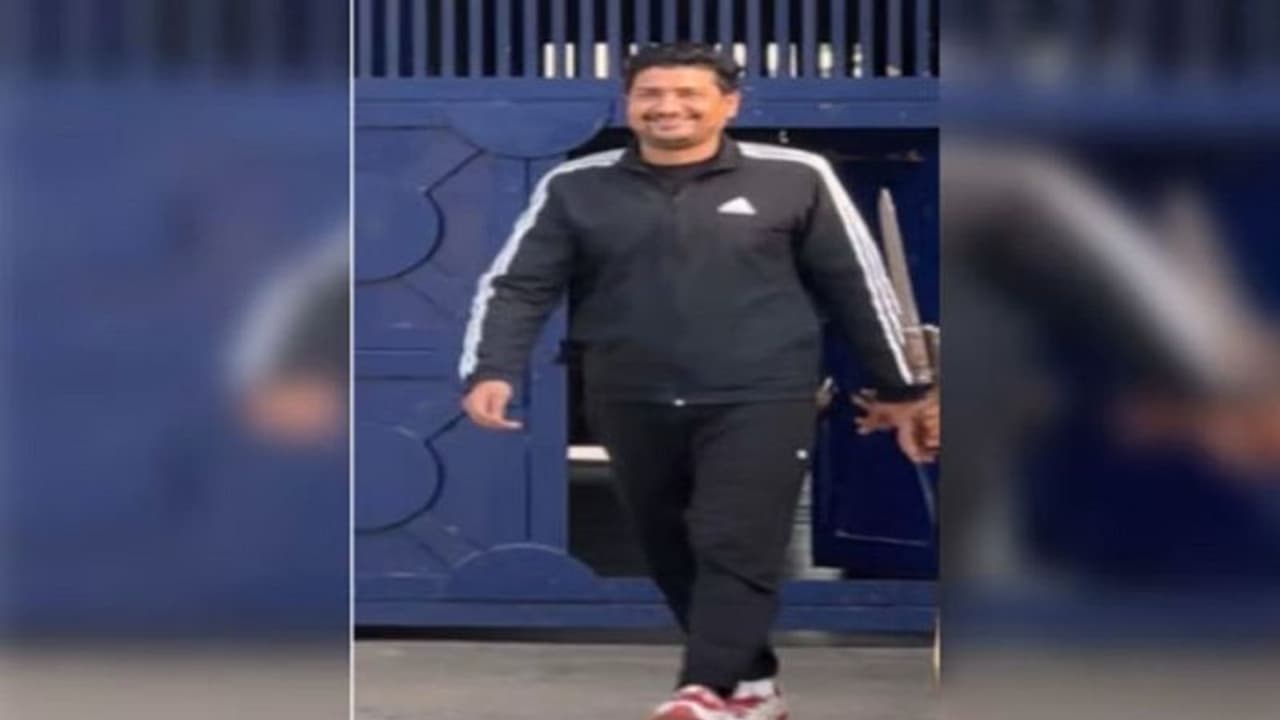 HC से जमानत मिलने के बाद मुस्कुराते हुए चित्रकूट जेल से बाहर आए SP विधायक नाहिद हसन, 2 महीने पहले हुए थे शिफ्ट HC से जमानत मिलने के बाद मुस्कुराते हुए चित्रकूट जेल से बाहर आए SP विधायक नाहिद हसन, 2 महीने पहले हुए थे शिफ्ट