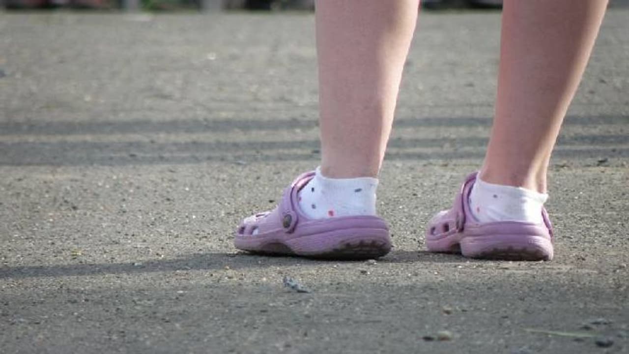 ചെരുപ്പുകളോട് ഭ്രമം, യുവതി വാങ്ങിക്കൂട്ടിയത് 450 ജോഡി ചെരുപ്പുകൾ, അതും എല്ലാം ഈ ബ്രാൻഡിന്റേത്... ചെരുപ്പുകളോട് ഭ്രമം, യുവതി വാങ്ങിക്കൂട്ടിയത് 450 ജോഡി ചെരുപ്പുകൾ, അതും എല്ലാം ഈ ബ്രാൻഡിന്റേത്...